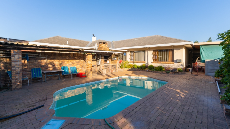 5 Bedroom Property for Sale in Amandelrug Western Cape